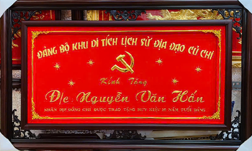 Khánh vàng chữ theo yêu cầu khách 60| khanhvangngocmy.com